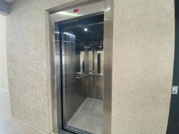 Monoambiente en venta L. de Zamora con cochera