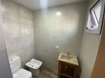 Monoambiente en venta L. de Zamora con cochera