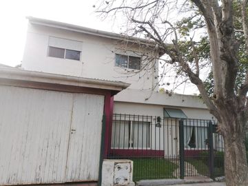 Casa de 5 ambientes con 325m centro de Llavallol
