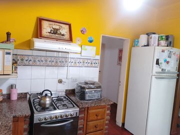 Casa de 5 ambientes con 325m centro de Llavallol