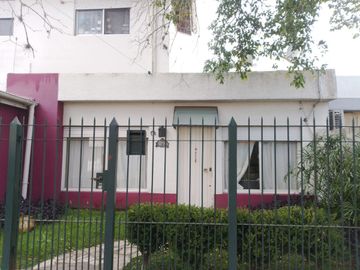 Casa de 5 ambientes con 325m centro de Llavallol