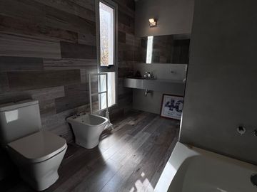 CASA 4AMB A LA VENTA EN CARDALES VILLAGE
