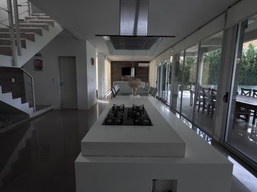 CASA 4AMB A LA VENTA EN CARDALES VILLAGE