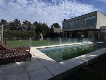 CASA 4AMB A LA VENTA EN CARDALES VILLAGE