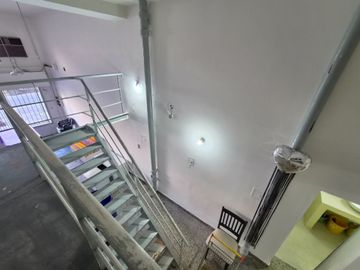 Alquiler local comercial con entrepiso Mataderos