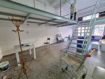 Alquiler local comercial con entrepiso Mataderos