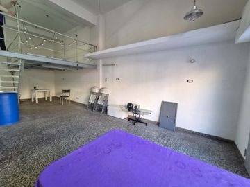 Alquiler local comercial con entrepiso Mataderos