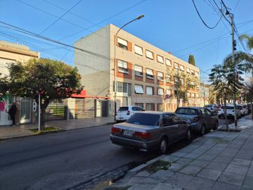Alquiler local comercial con entrepiso Mataderos