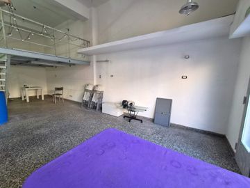 Alquiler local comercial con entrepiso Mataderos