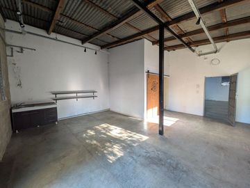 CASA SOBRE AV. ITALIA TIGRE EXCELENTE UBICACION