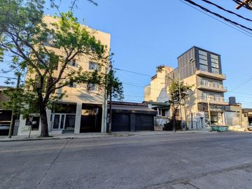 CASA SOBRE AV. ITALIA TIGRE EXCELENTE UBICACION