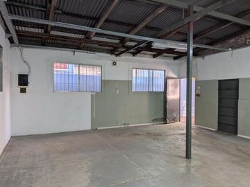 CASA SOBRE AV. ITALIA TIGRE EXCELENTE UBICACION