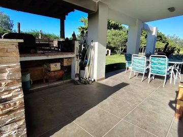 VENTA CASA 5000mTERRENO DOS HABITACIONES PILETA