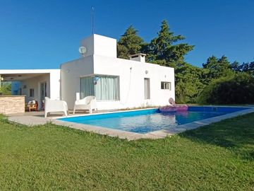 VENTA CASA 5000mTERRENO DOS HABITACIONES PILETA