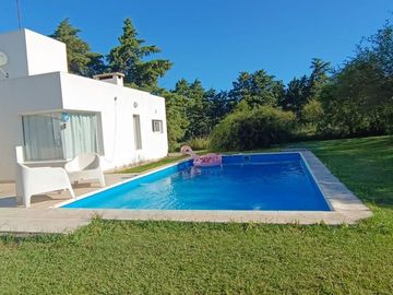 VENTA CASA 5000mTERRENO DOS HABITACIONES PILETA