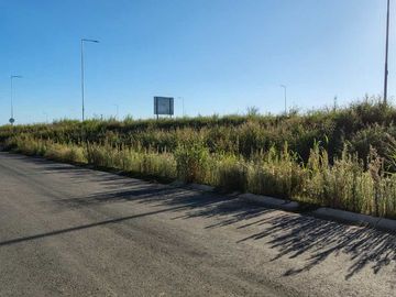 VENTA CASA 5000mTERRENO DOS HABITACIONES PILETA