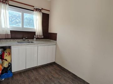 VENTA CASA 5000mTERRENO DOS HABITACIONES PILETA