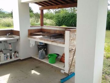 VENTA CASA 5000mTERRENO DOS HABITACIONES PILETA