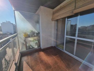 MONOAMBIENTE CON BALCON AL FRENTE EN FLORES