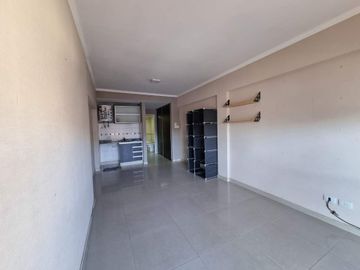 MONOAMBIENTE CON BALCON AL FRENTE EN FLORES