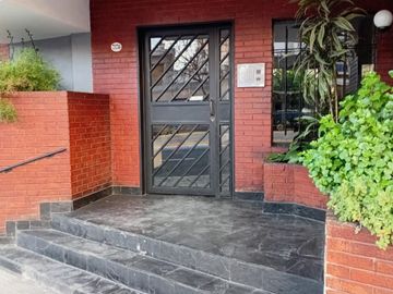 Venta Cochera fija cubierta planta baja J B Justo.