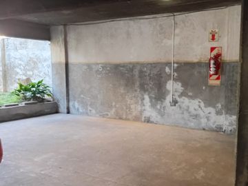 Venta Cochera fija cubierta planta baja J B Justo.