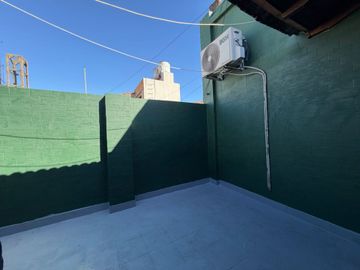 VENTA PH 2 AMB. S/EXPENSAS. C/PATIO.LINIERS