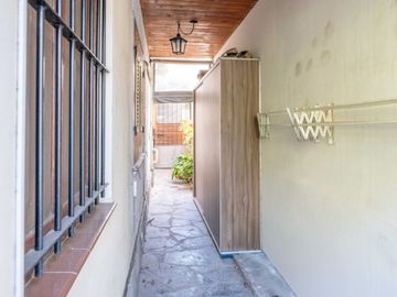 Casa c/jardin y parrilla en venta en Florida Este