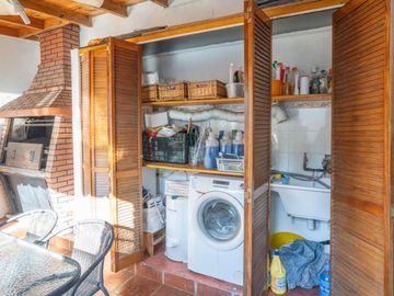 Casa c/jardin y parrilla en venta en Florida Este