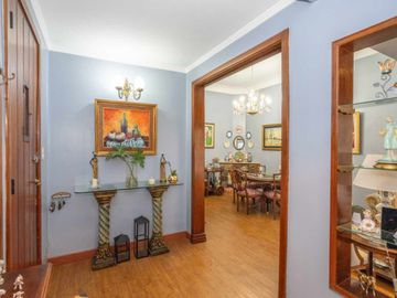 Casa c/jardin y parrilla en venta en Florida Este