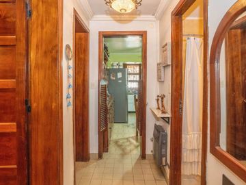 Casa c/jardin y parrilla en venta en Florida Este