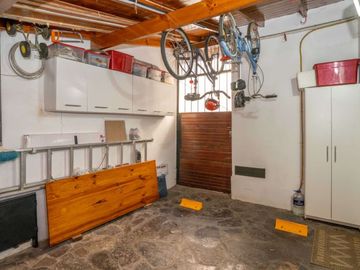 Casa c/jardin y parrilla en venta en Florida Este