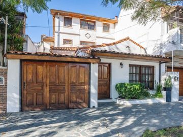Casa c/jardin y parrilla en venta en Florida Este