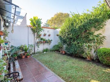 Casa c/jardin y parrilla en venta en Florida Este