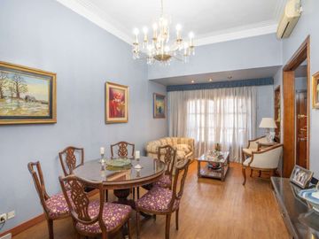 Casa c/jardin y parrilla en venta en Florida Este