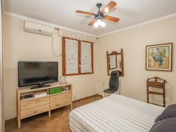 Casa c/jardin y parrilla en venta en Florida Este