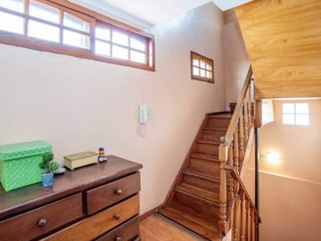 Casa c/jardin y parrilla en venta en Florida Este