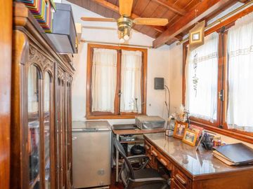 Casa c/jardin y parrilla en venta en Florida Este