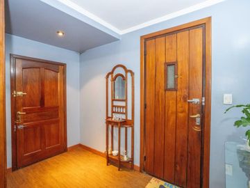 Casa c/jardin y parrilla en venta en Florida Este