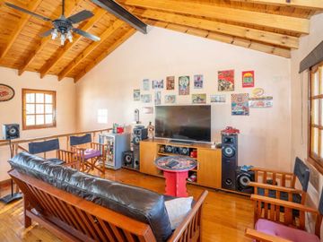 Casa c/jardin y parrilla en venta en Florida Este