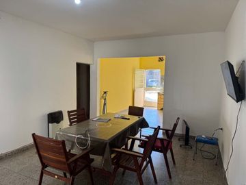 Casa en Virreyes a 2 cuadras de Ramal Tigre .
