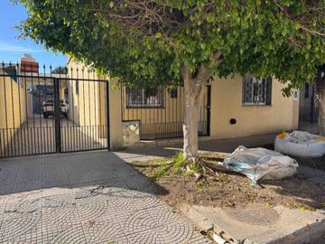 Casa en Virreyes a 2 cuadras de Ramal Tigre .