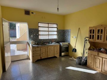 Casa en Virreyes a 2 cuadras de Ramal Tigre .