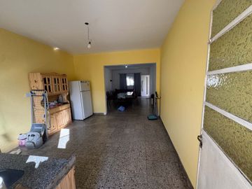 Casa en Virreyes a 2 cuadras de Ramal Tigre .