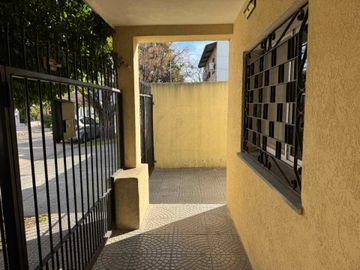 Casa en Virreyes a 2 cuadras de Ramal Tigre .