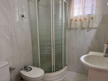 Casa en Virreyes a 2 cuadras de Ramal Tigre .