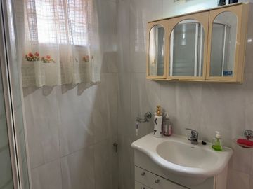Casa en Virreyes a 2 cuadras de Ramal Tigre .