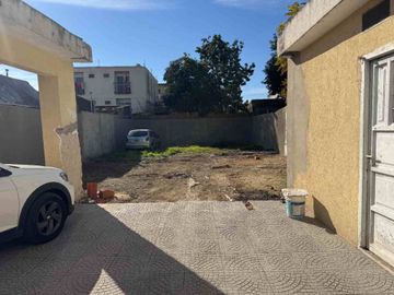 Casa en Virreyes a 2 cuadras de Ramal Tigre .