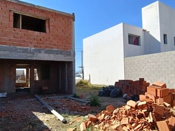 VENDE DUPLEX 2 DORMITORIOS VALLE CERCANO