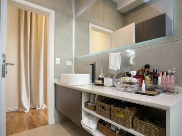 Casa   5 ambientes con gym y detalles de categoria